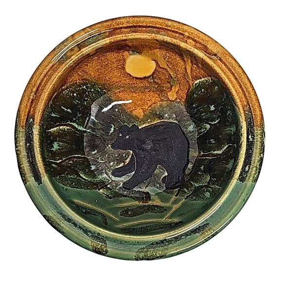 Signed Gatlinburg Judy Jones Pottery Bowl with Bear Green Tan No Chip Cracks - Picture 1 of 8